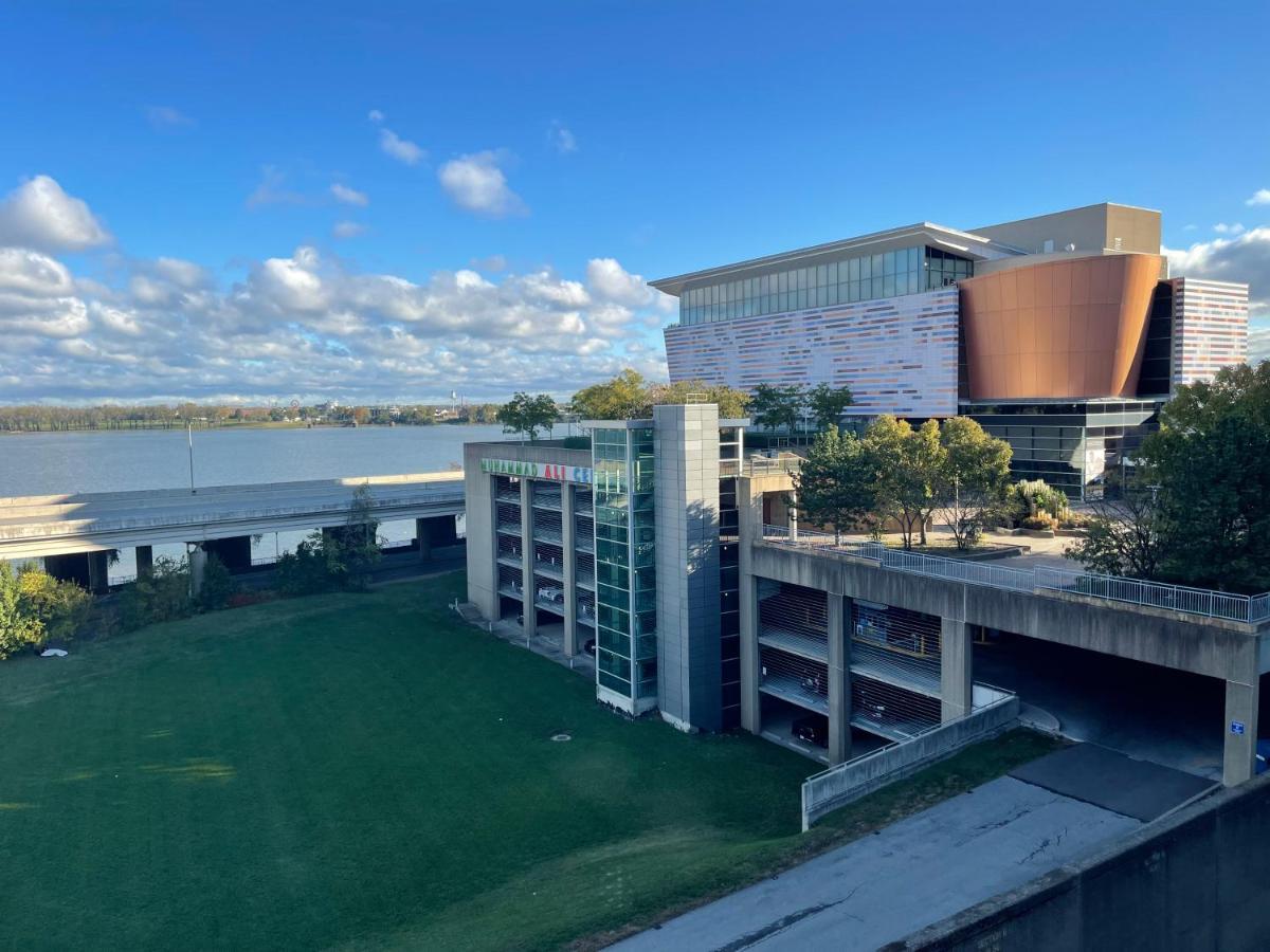 City Loft Escape With River Views! By Hollyhock Apartment Louisville Exterior photo